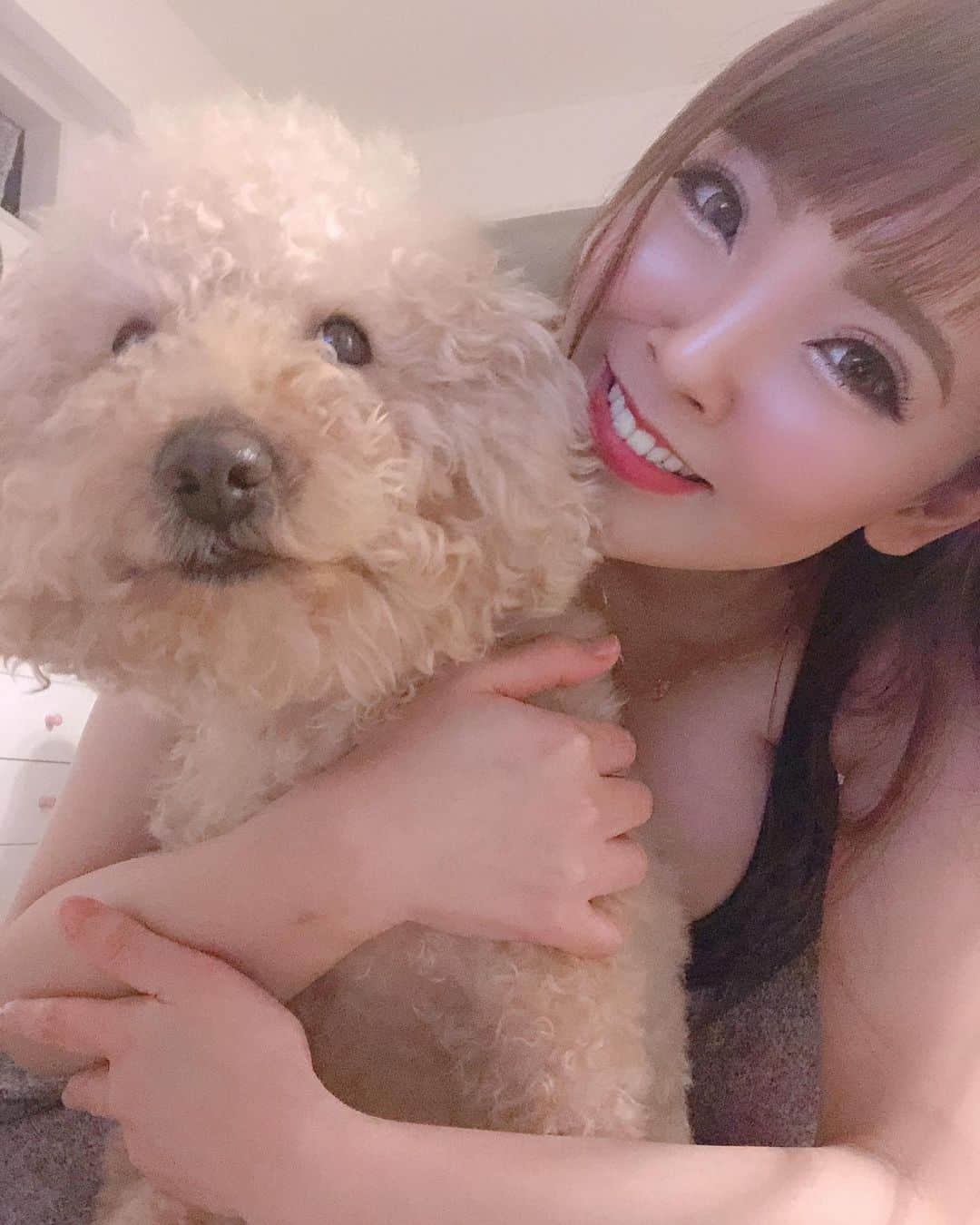 Hitomi（田中瞳）さんのインスタグラム写真 - (Hitomi（田中瞳）Instagram)「インスタライブありがとう💗 楽しかったー！ アサ(@asahole )ありがとう💗 久々話せてよかった❤️ チャチャも途中参加ありがとう🤣  #stayhome」4月28日 3時12分 - official_hitomitanaka