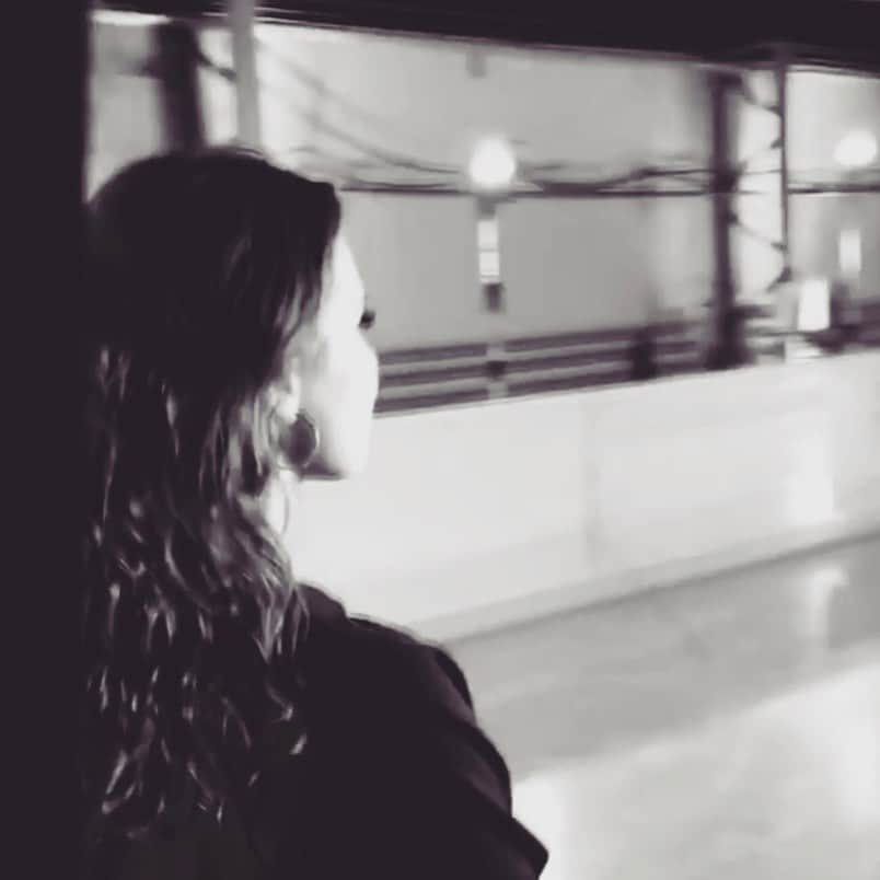アマニ・ファンシーのインスタグラム：「always looking for sunsets, even on those darkest days.. some days it is harder than others, but to my friends, my beautiful community here, I just want to send a quick reminder to always believe in yourself: in your kindness, your ability, your hard work, your essence. There is always room for improvement, yes, but in that process, the process of life and self actualisation, remember you are a wonderful and beautiful person just as you are, you are so worthy in every stage of your unique journey. Sending much love, hugs, motivation, inspiration & happiness. ♾」