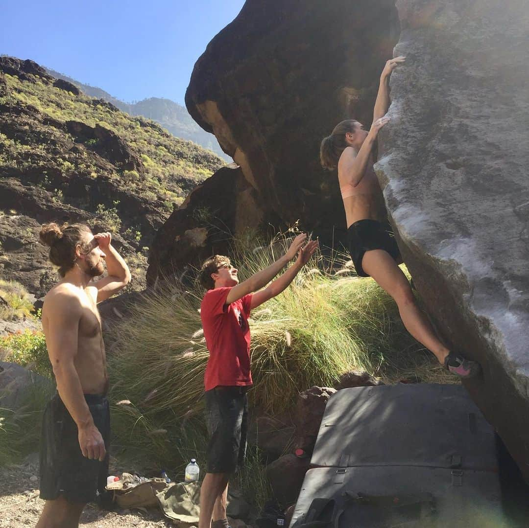 ジュリアン・ワームさんのインスタグラム写真 - (ジュリアン・ワームInstagram)「Gran Canarian roofs, arêtes, overhangs and city adventures from about 1 year ago ☀️🌴」4月28日 3時17分 - julewurm