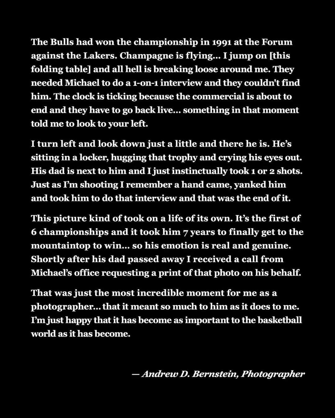 NBAさんのインスタグラム写真 - (NBAInstagram)「📸 @adbphotoinc details the story behind this iconic photo of Michael Jordan at the 1991 #NBAFinals, his first championship with the @chicagobulls! #TheLastDance」4月28日 3時26分 - nba