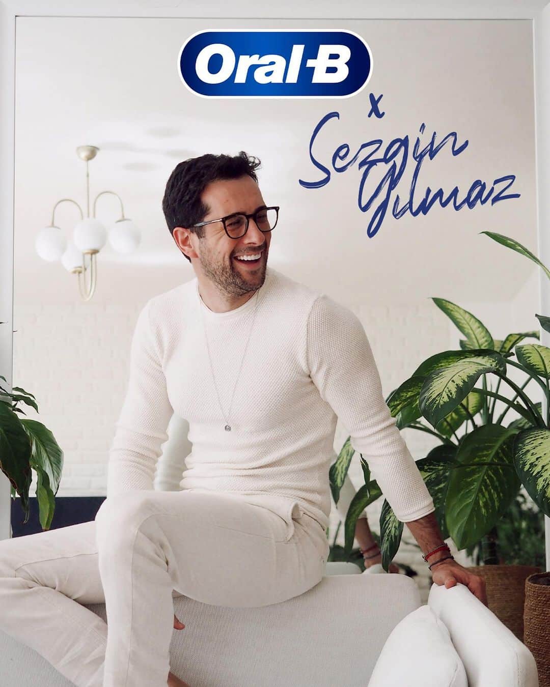 Sezgin YILMAZのインスタグラム：「Evde kaldığımız bugünlerde Oral-B ile yepyeni bir yolculuğa çıkıyoruz!  Dişlerimizin ve diş etlerimizin sağlığı vücut sağlığını da beraberinde getiriyor. Akıllı diş fırçası ve yeni Oral-B diş eti ve minesi Pro-Onarım macunu ile, ağız bakımına dair eskiden bildiklerimin hepsini unuttum.  Oral-B maceramı storylerimden takipte kalın, güzel sürprizleri kaçırmayın 😀  #bildikleriniziunutun #oralbpower #işbirliği #oralbdismacunu @oralbtr」