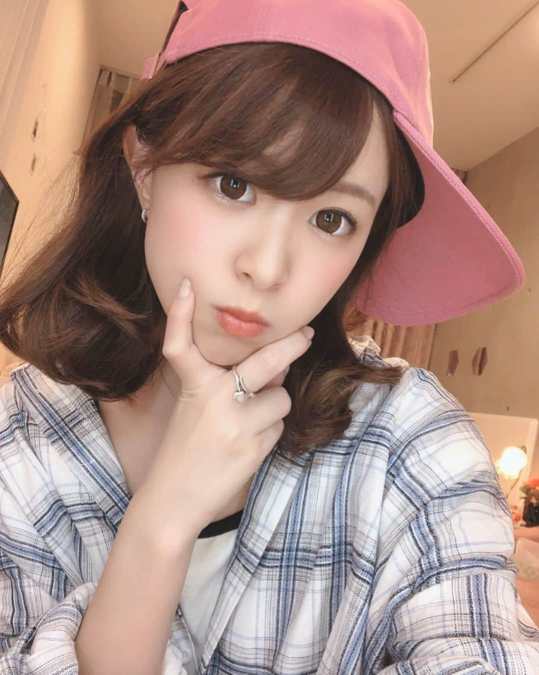 二宮ひかりさんのインスタグラム写真 - (二宮ひかりInstagram)「・ ・ ・ ぼーいっしゅにのひー🧢♡ ・ ・ ・ #av女優 #二宮ひかり  #にのひー  #ちっぱい #貧乳 #手のひらサイズ #アタッカーズ #アタッカーズ専属 #キャップ女子  #シャツコーデ  #セミロングアレンジ」4月28日 3時37分 - hikari_ninomiya_