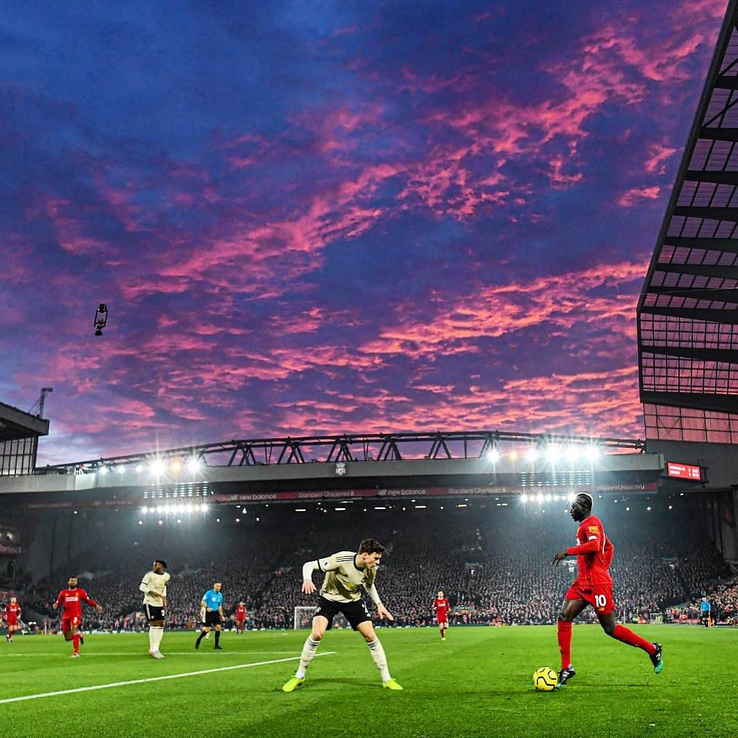 リヴァプールFCさんのインスタグラム写真 - (リヴァプールFCInstagram)「Missing those nights under those lights ✨❤️ #StayHome #LFC #LiverpoolFC #Liverpool #Anfield」4月28日 4時01分 - liverpoolfc