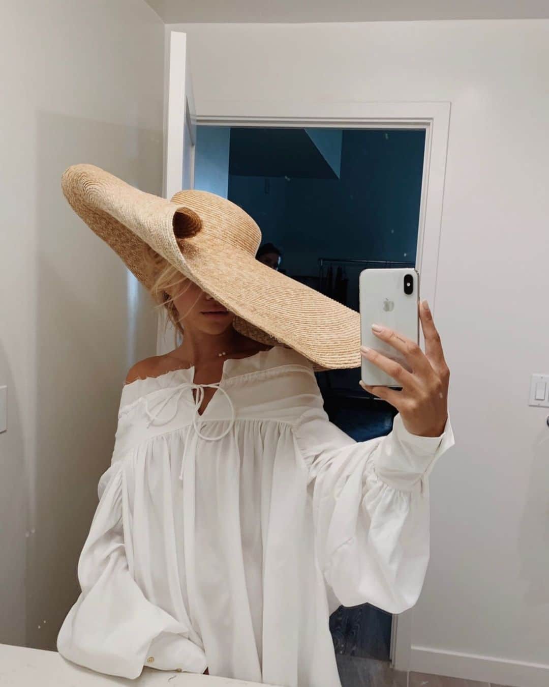 ソフィア・リッチーのインスタグラム：「Monday mood」