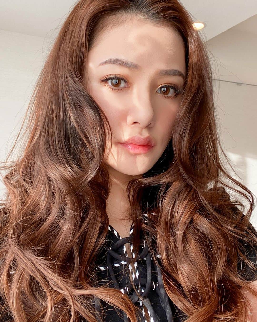 平山美春さんのインスタグラム写真 - (平山美春Instagram)「家の中だとずっとスッピンでいるから、たまにはお化粧して買い出しとお散歩🚶‍♀️💨 今は胸上ロングだけど、もう少しのばしてみようかな💇‍♀️✨ . #hair #hairstyle」4月28日 15時54分 - miharuhirayama