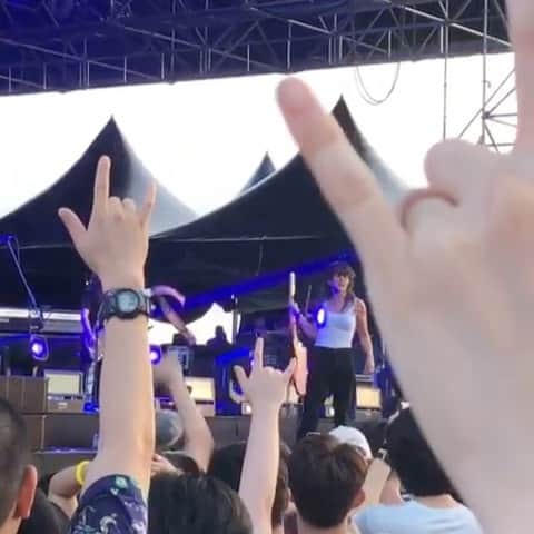 コートニー・バーネットのインスタグラム：「Busan 2019 🌈 Video by @thismuchtalentau」