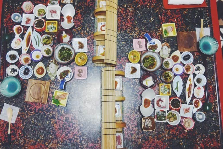 Rediscover Fukushimaさんのインスタグラム写真 - (Rediscover FukushimaInstagram)「What’s the most memorable meal you’ve had in Japan? For me, it must be being treated to this spread for dinner at a traditional ryokan in Iizaka Onsen. Each tiny dish contains a different type of vegetable, including sansai (wild mountain vegetables), all grown or collected by the ryokan owners. While there is a huge amount of variety among washoku dishes across Japan, one thing that tends to be true no matter where you go is that the presentation is fantastic! Even so, this meal at Aoba Ryokan was really something special」4月28日 15時17分 - rediscoverfukushima