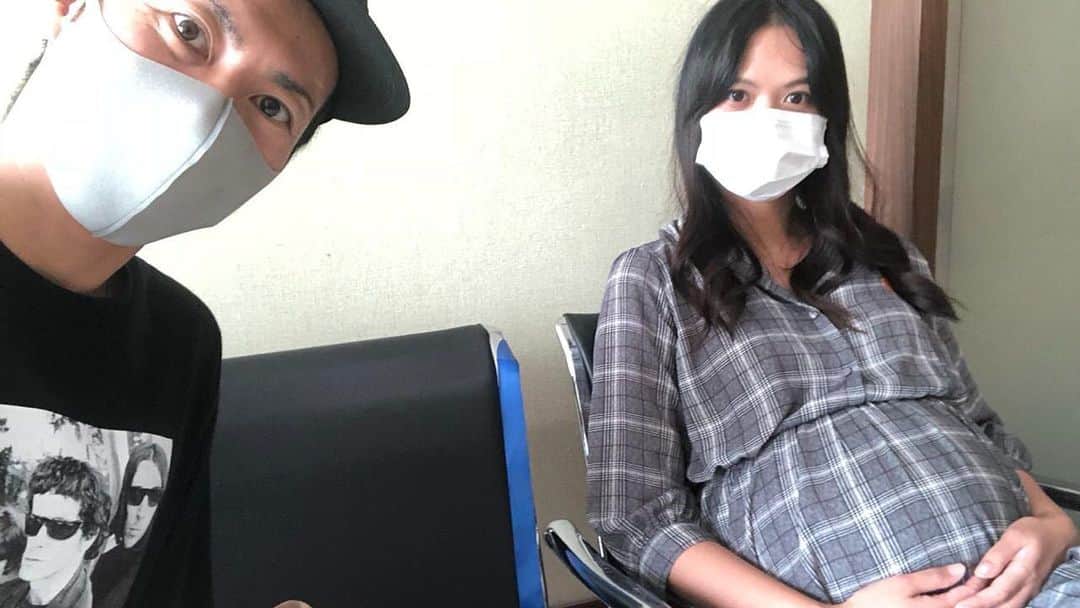 アキラ・コンチネンタル・フィーバーのインスタグラム：「‪YOUTUBE🎥　istri hamil 9bulan.臨月に入りました。インドネシア国際結婚ブログ  #youtube  #hamil #indonesia #akiradiasta #akira #diasta  #ユーチューブ  #アキラコンチネンタルフィーバー  #ディアスタ　#インドネシア　#臨月」