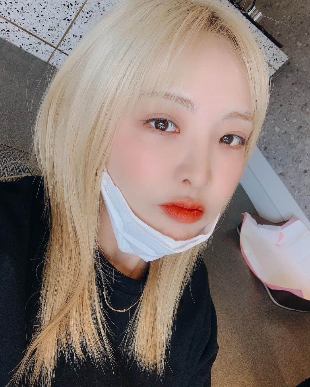 ユジン のインスタグラム：「#따듯한 위드랜드」