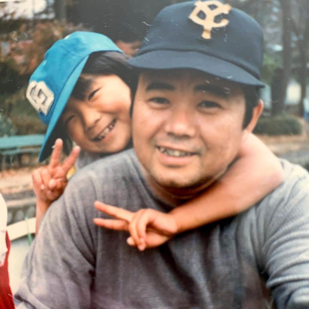 上田ユキエさんのインスタグラム写真 - (上田ユキエInstagram)「Dad & me. 1980.  I miss Japan 🇯🇵 I miss my family.」4月28日 7時00分 - yukie_ueda