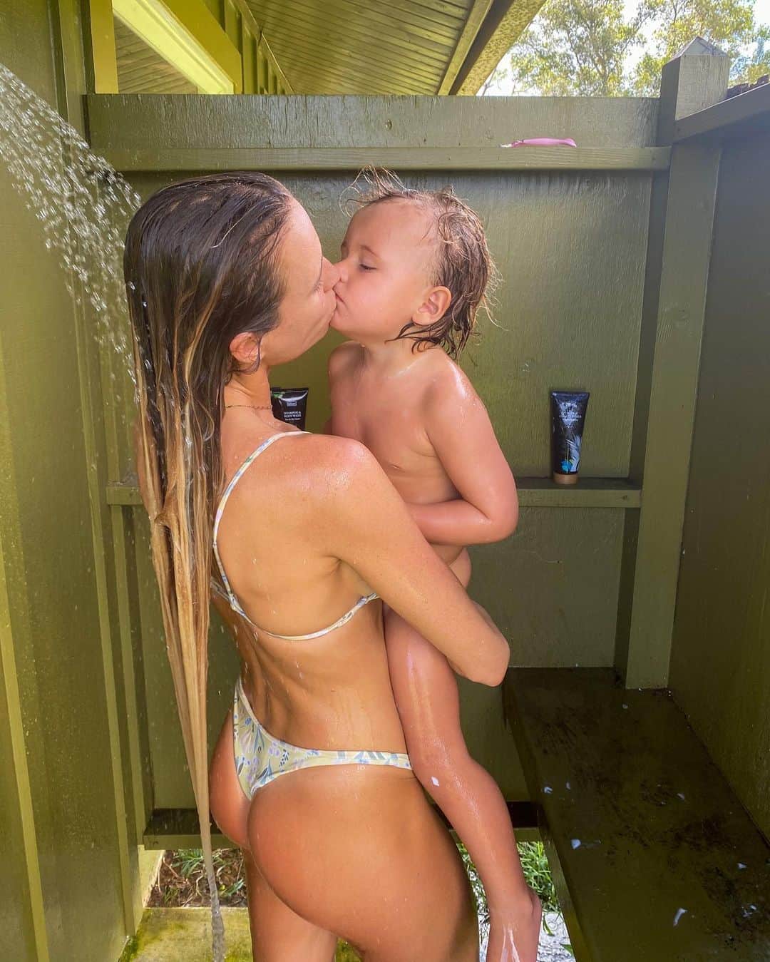 のインスタグラム：「You will always be my baby even if I have a hard time carrying you☺️」