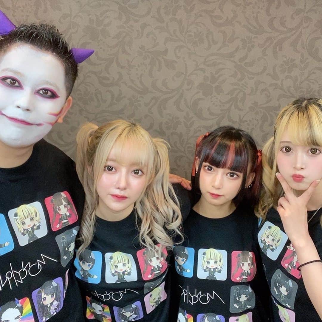 たっしーのインスタグラム：「たしめるももみこ👻 ＊ #モノクローン #虹色担当 #たっしー #アイドル」