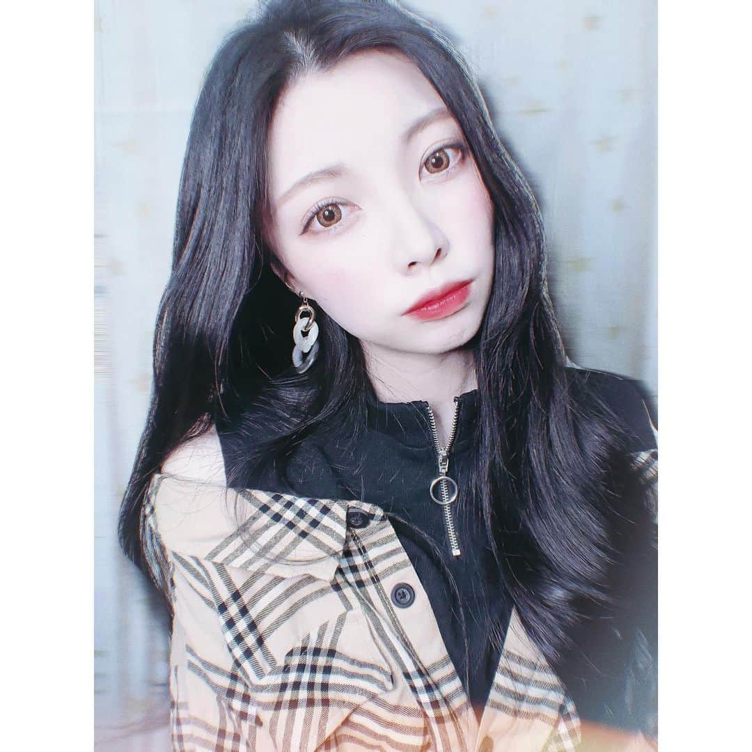 野崎夏帆のインスタグラム：「おはよう🦥﻿ 今日も元気に#stayhome ですよ。﻿ ﻿ 今夜20時にyoutubeチャンネルに﻿ 新しい動画あがりますのでおたのしみに！﻿ ﻿ アレにチャレンジした🎙◎﻿ ﻿ ﻿ お仕事の人は今日も頑張ろうね。﻿ おうち組も今日を素敵に過ごそうね。﻿ ﻿ ﻿ #youtube見てね﻿ #初チャレンジ﻿ #おうち時間﻿ #🏠﻿ #写真は関係ありませんw」