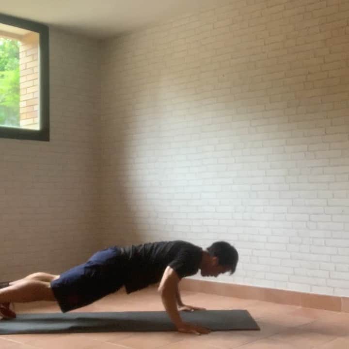 岡崎慎司のインスタグラム：「Training video day 34  #とにかく毎日体を動かそう💪 #まずは自分の体を知ろう #そして少しずつ #継続」