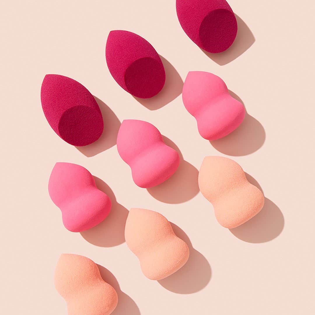 e.l.f.さんのインスタグラム写真 - (e.l.f.Instagram)「Adding bounce to your makeup application. Shop all our sponges now on elfcosmetics.com 💖 #eyeslipsface #elfingamazing #elfcosmetics #crueltyfree #vegan」4月28日 9時05分 - elfcosmetics