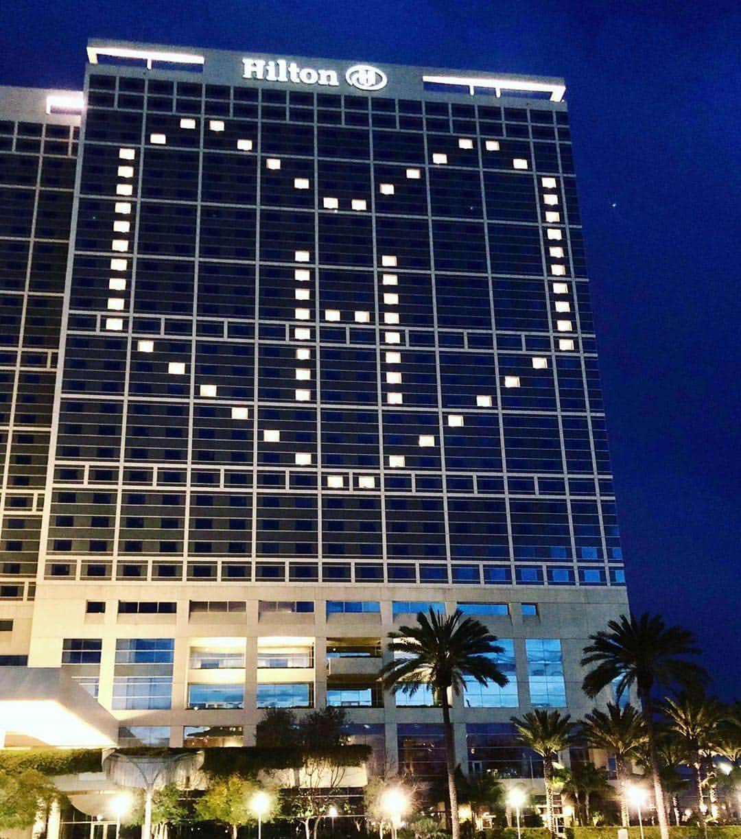 Conrad Tokyoのインスタグラム：「ヒルトン サン ディエゴ ベイフロントからのメッセージ。 Message of love and hope for everyone around the globe. @hiltonbayfront #ヒルトンと共に夢を #一緒に頑張ろう #旅 #夢見る #コンラッドと共に夢を #コンラッド #ヒルトン #サンディエゴ #おうち時間 #hearsofhope #hilton #conrad #sandiego #stayhome #Hope 📸: @jennsenn_」