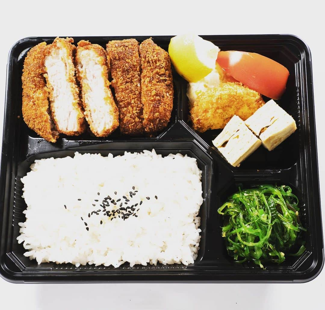 Koyukiさんのインスタグラム写真 - (KoyukiInstagram)「Tonkatsu(pork fillet cutlet)bento🍱($12.50) Now available “take out”(call directly), foodora and Uber eats😊  Open everyday, 11:30-20:30, Order by phone, 604-695-9177 or walk-in.  #koyukiramen #vancouvergiveaway #弁当　#bento #yvreats #yvrfoodie #604now #604eats #vancouverfoodie #vancityeats #vancouvereats #dishedvan #robsonstreet #ramenlover #ramennoodles #japanesefood #visitjapan #foodcouver #eatcouver #foodphotography #foodielife #dailyfoodfeed #f52grams #japanesenoodles #noodlelover #narcityvancouver #curiocityvan#crunchvancouver #vanfoodie #eatwithme」4月28日 9時40分 - koyukikitchen