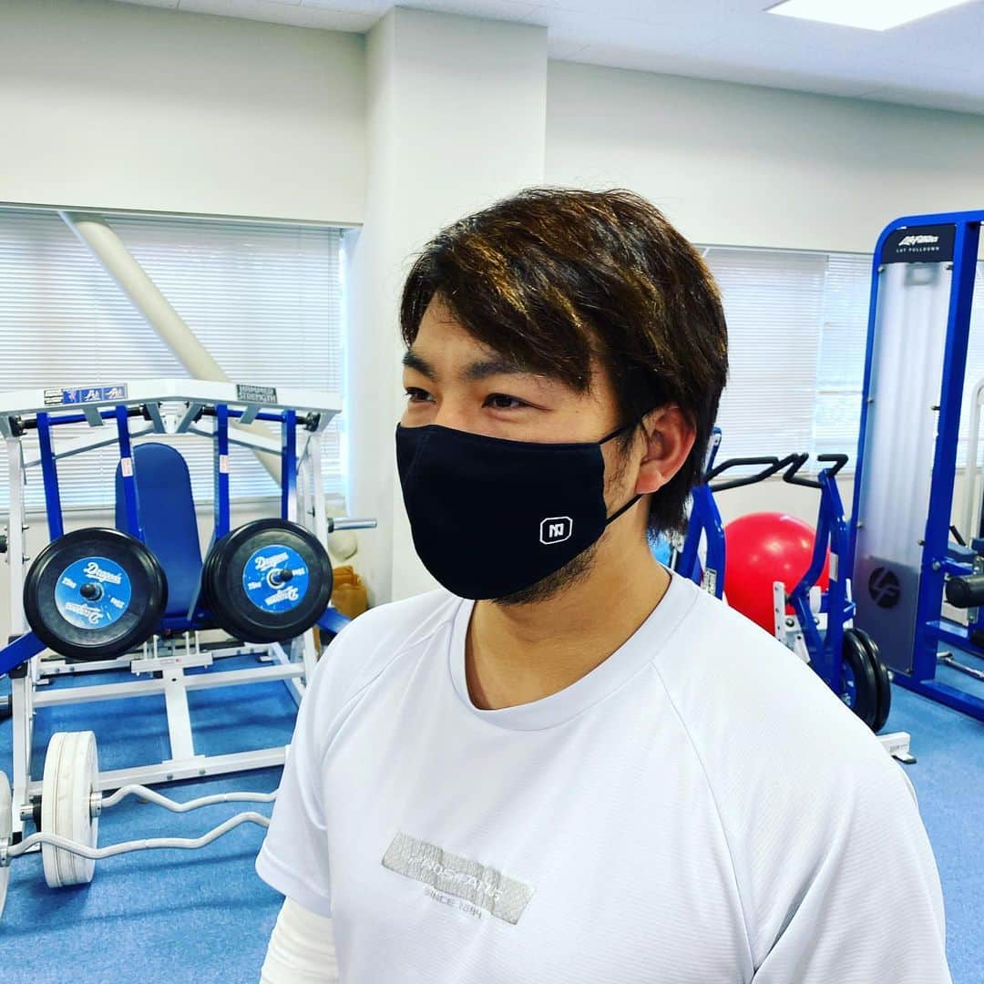 田島慎二のインスタグラム：「湊川さんからマスク送ってもらいました！ @nextthingnagoya  ジャージ素材で肌触りも良く、何度も洗って使えるので、マスク不足の今は最高に助かります😆 ありがとうございました😊」
