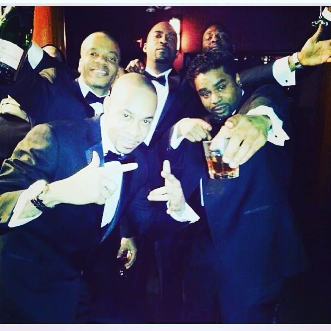 トニー・イエイヨーのインスタグラム：「Miss nights like this @litedabarber @muddmonkeyllc @therealcrippyyy_83 @slim_seventytwo #lecheminduroi #passportgang. 🍾🍾🍾」