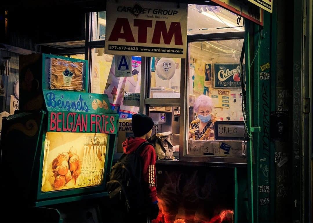 ナショナルジオグラフィックさんのインスタグラム写真 - (ナショナルジオグラフィックInstagram)「Photo by @dina_litovsky | Ray’s Candy Store has been a beloved fixture of New York's East Village since 1974. Even during the pandemic, it is continuing to serve loyal customers through a small window. I’ve been walking around New York City after sunset, drawn to the few colorful windows that still light up the otherwise dark, empty streets. For more images, follow me @dina_litovsky #covid19」4月28日 16時08分 - natgeo