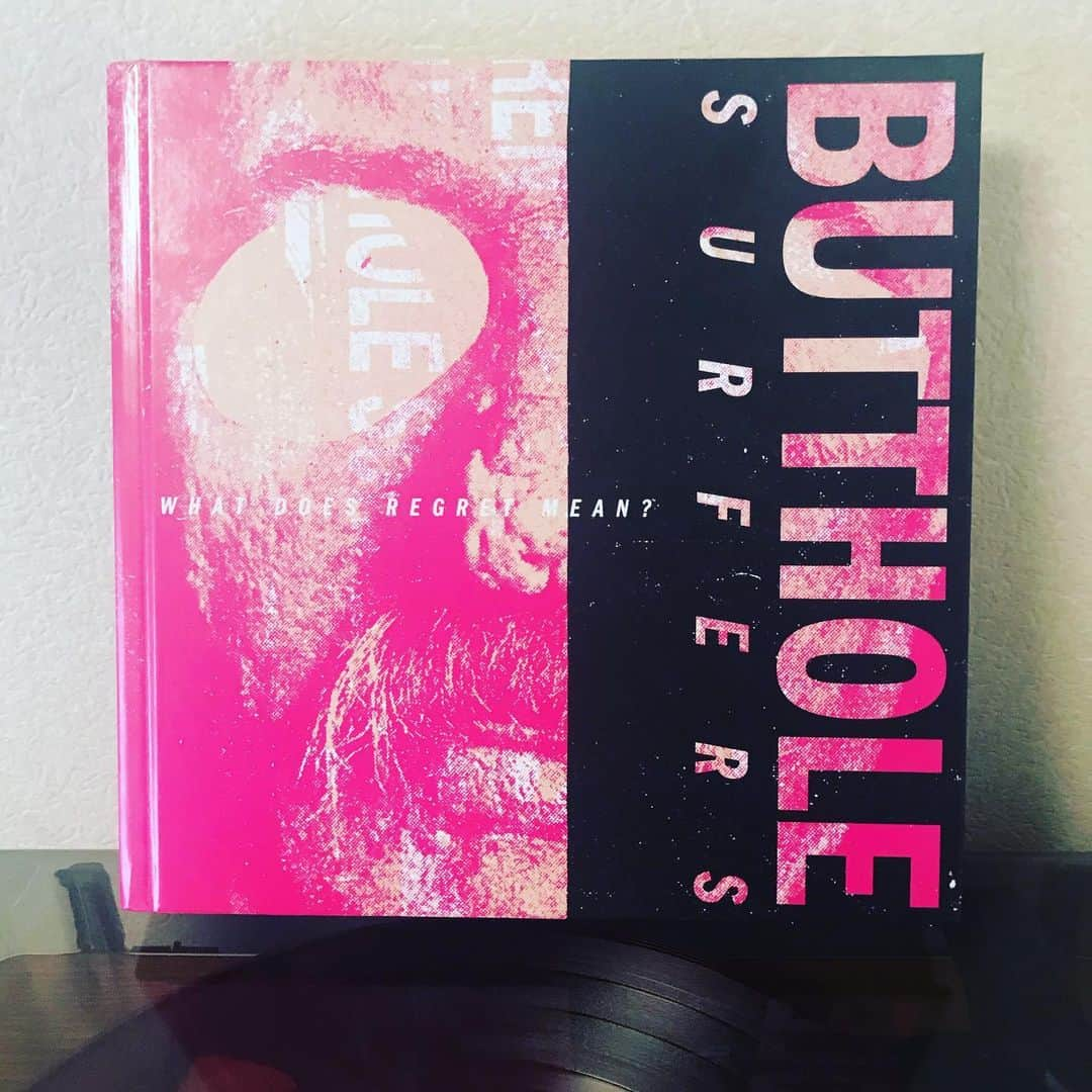 吉木諒祐のインスタグラム：「@strangerclothing の @shu_iwan_ さんから回ってきたBook Cover Challenge  Book Cover Challenge Day1/7 BUTTHOLE SURFERS: WHAT DOES REGRET MEAN?  @ishi_ahhhh お願いしまーす。 7日間ブックカバーチャレンジとは・・・ 「読書文化の普及に貢献するためのチャレンジで、参加方法は好きな本を1日1冊、7日間投稿する」というもの。ルールは「本についての説明はナシで表紙画像だけアップ」そしてそのつど友達を招待して(無理なく、もし良ければくらいの感じで)このチャレンジへの参加をお願いする」  #bookcoverchallenge #ブックカバーチャレンジ」