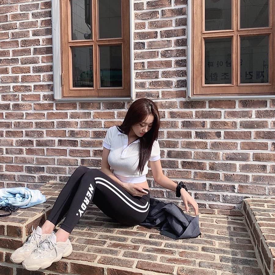ギョンリ のインスタグラム：「굿모닝. 날씨 좋다!⛅️」