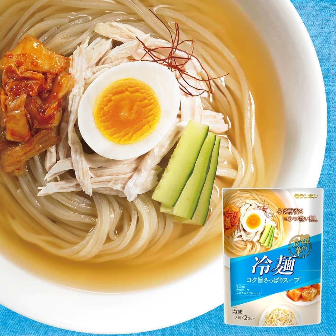 韓の食菜さんのインスタグラム写真 - (韓の食菜Instagram)「＼韓の食菜 冷麺／  生冷麺と専用スープと辛味キムチだれのセットです。 のどごしがよいコシの強い麺。 さっぱりしながらもコクと旨みのあるスープが特徴の本場韓国冷麺です。  詳しくは「モランボン 冷麺」で検索！ http://han-no-shokusai.moranbong.co.jp/products_detail2778/ . #韓の食菜 #冷麺 #韓の食菜冷麺 #韓国料理 #韓国グルメ #韓国  #韓コレ #料理 #レシピ #今日の献立 #おうちごはん #モランボン @moranbong_official」4月28日 11時06分 - hannoshokusai