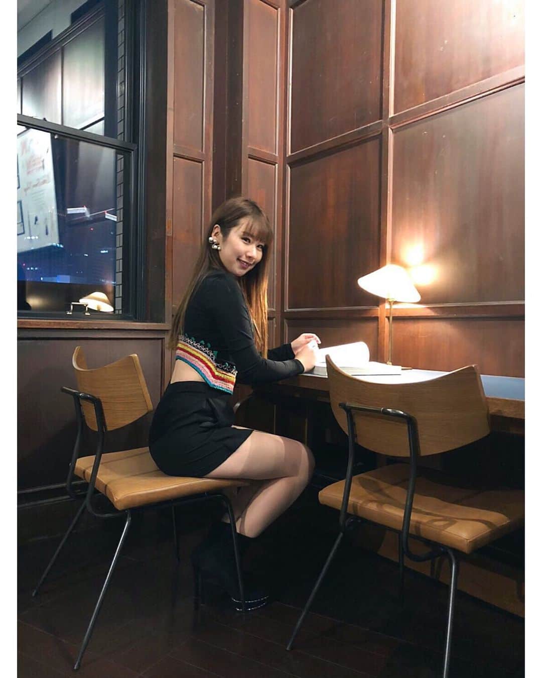のインスタグラム：「映画もたくさん観ることができて、次はどんな楽しい本を読んでみよう😊 この間情熱大陸にご出演されていた、田丸雅智さんのショートショートが気になります🌞✨ 皆さんのお気に入りの本は何ですか？📖 #ポートレート #ポートレートモデル #東京 #camera #photography #撮影会 #fashion #写真好きな人と繋がりたい #portrait #被写体になります #tokyo #photo #カメラ #model #レンズ越しの私の世界 #japan #田丸雅智 さん#good_portraits_world #coordinate #outfit #被写体 #撮影 #サロモ #撮影モデル #zara #aliceandolivia #お家時間 #stayhome #book #読書」