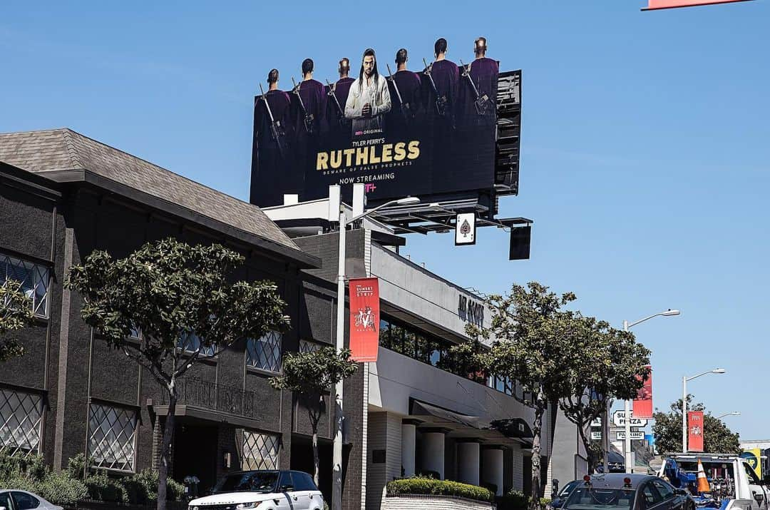 マット・セデーニョさんのインスタグラム写真 - (マット・セデーニョInstagram)「#Ruthless cast just learned we have a billboard on Sunset Blvd😎 So we met there to have a little fun with it, socially distanced apart of course👍🏽Love this crew! Stoked, honored and grateful to have my character #TheHighest represent us on this one, thank you @Tylerperry🙏🏽 @bet @betpluss @ruthlessbetplus #SunsetStrip #Billboard New episode this Thursday!」4月28日 11時57分 - mattcedeno