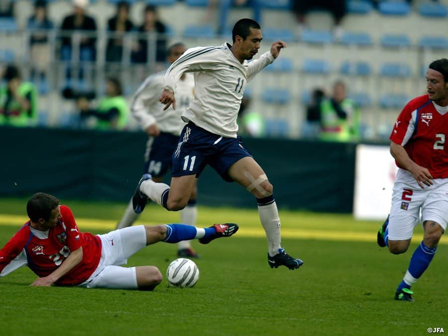 日本サッカー協会さんのインスタグラム写真 - (日本サッカー協会Instagram)「【#OnThisDay】2004.4.28🔙 ・ 国際親善試合 チェコ代表 0-1 #日本代表 📍プラハ ⚽#久保竜彦  #ロシツキー #ネドベド #バロシュ ら擁するチェコとの対戦。GK #チェフ が守るゴールから久保選手が得点を奪い、日本が勝利を手にした。 ・ GK #楢﨑正剛 DF #坪井慶介 #田中誠 #茶野隆行 MF #西紀寛 ⇒46'OUT #稲本潤一 ⇒65'OUT #小野伸二 ⇒81'OUT #三都主アレサンドロ ⇒81'OUT #藤田俊哉 ⇒81'OUT FW #久保竜彦 #玉田圭司 ⇒63' OUT ・ (SUB) ⇒46'IN #加地亮 ⇒63'IN #柳沢敦 ⇒65'IN #遠藤保仁 ⇒81'IN #本山雅志  #福西崇史  #三浦淳宏 ・ #jfa #daihyo #samuraiblue」4月28日 12時06分 - japanfootballassociation