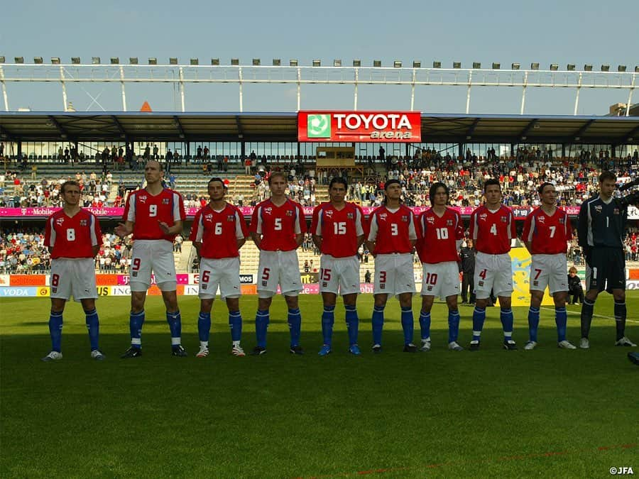 日本サッカー協会さんのインスタグラム写真 - (日本サッカー協会Instagram)「【#OnThisDay】2004.4.28🔙 ・ 国際親善試合 チェコ代表 0-1 #日本代表 📍プラハ ⚽#久保竜彦  #ロシツキー #ネドベド #バロシュ ら擁するチェコとの対戦。GK #チェフ が守るゴールから久保選手が得点を奪い、日本が勝利を手にした。 ・ GK #楢﨑正剛 DF #坪井慶介 #田中誠 #茶野隆行 MF #西紀寛 ⇒46'OUT #稲本潤一 ⇒65'OUT #小野伸二 ⇒81'OUT #三都主アレサンドロ ⇒81'OUT #藤田俊哉 ⇒81'OUT FW #久保竜彦 #玉田圭司 ⇒63' OUT ・ (SUB) ⇒46'IN #加地亮 ⇒63'IN #柳沢敦 ⇒65'IN #遠藤保仁 ⇒81'IN #本山雅志  #福西崇史  #三浦淳宏 ・ #jfa #daihyo #samuraiblue」4月28日 12時06分 - japanfootballassociation