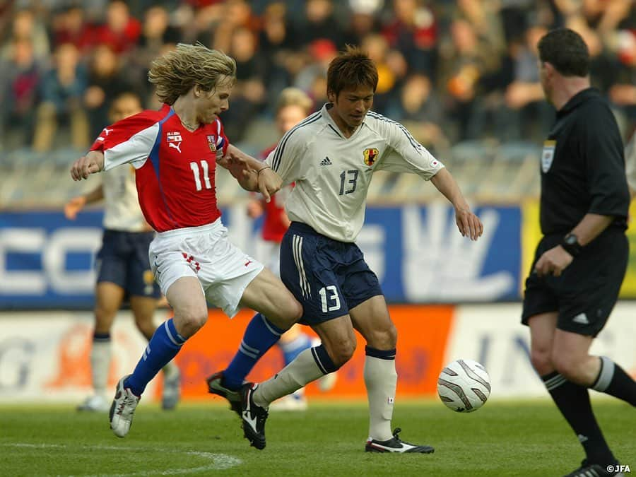 日本サッカー協会さんのインスタグラム写真 - (日本サッカー協会Instagram)「【#OnThisDay】2004.4.28🔙 ・ 国際親善試合 チェコ代表 0-1 #日本代表 📍プラハ ⚽#久保竜彦  #ロシツキー #ネドベド #バロシュ ら擁するチェコとの対戦。GK #チェフ が守るゴールから久保選手が得点を奪い、日本が勝利を手にした。 ・ GK #楢﨑正剛 DF #坪井慶介 #田中誠 #茶野隆行 MF #西紀寛 ⇒46'OUT #稲本潤一 ⇒65'OUT #小野伸二 ⇒81'OUT #三都主アレサンドロ ⇒81'OUT #藤田俊哉 ⇒81'OUT FW #久保竜彦 #玉田圭司 ⇒63' OUT ・ (SUB) ⇒46'IN #加地亮 ⇒63'IN #柳沢敦 ⇒65'IN #遠藤保仁 ⇒81'IN #本山雅志  #福西崇史  #三浦淳宏 ・ #jfa #daihyo #samuraiblue」4月28日 12時06分 - japanfootballassociation