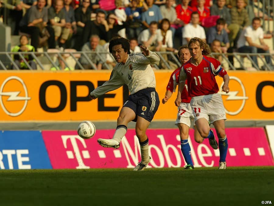 日本サッカー協会さんのインスタグラム写真 - (日本サッカー協会Instagram)「【#OnThisDay】2004.4.28🔙 ・ 国際親善試合 チェコ代表 0-1 #日本代表 📍プラハ ⚽#久保竜彦  #ロシツキー #ネドベド #バロシュ ら擁するチェコとの対戦。GK #チェフ が守るゴールから久保選手が得点を奪い、日本が勝利を手にした。 ・ GK #楢﨑正剛 DF #坪井慶介 #田中誠 #茶野隆行 MF #西紀寛 ⇒46'OUT #稲本潤一 ⇒65'OUT #小野伸二 ⇒81'OUT #三都主アレサンドロ ⇒81'OUT #藤田俊哉 ⇒81'OUT FW #久保竜彦 #玉田圭司 ⇒63' OUT ・ (SUB) ⇒46'IN #加地亮 ⇒63'IN #柳沢敦 ⇒65'IN #遠藤保仁 ⇒81'IN #本山雅志  #福西崇史  #三浦淳宏 ・ #jfa #daihyo #samuraiblue」4月28日 12時06分 - japanfootballassociation