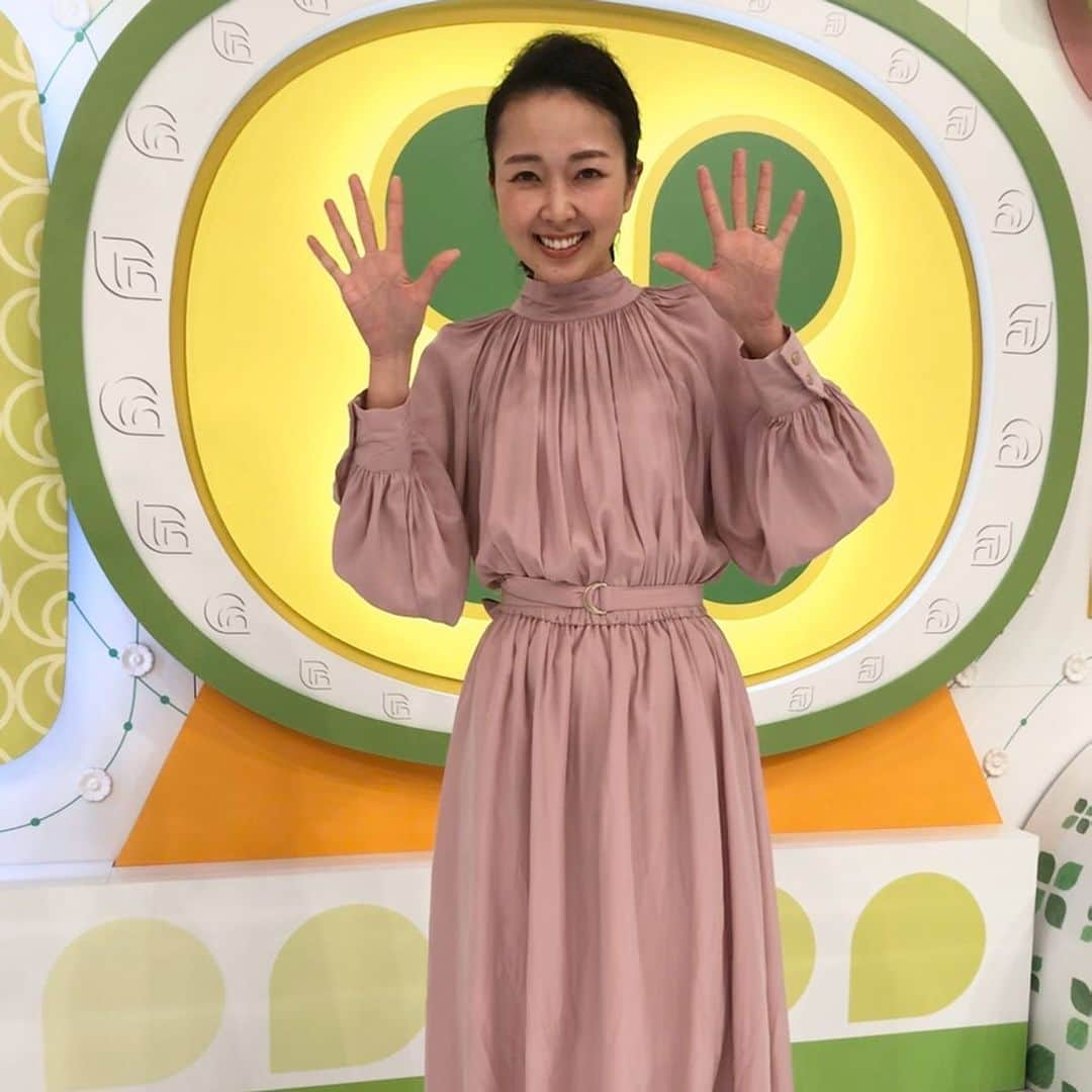 徳重杏奈のインスタグラム：「🍀﻿ きょう4月28日は﻿ #四葉の日﻿ ﻿ #ドデスカ のスタジオには﻿ #四葉 マークがたくさんあります✨﻿ ﻿ 最近の「ドデスカ！」は﻿ 見られていませんが﻿ きっと東海地方の皆さんに﻿ 少しでも明るい気持ちになってもらえるよう﻿ みんながんばっているんだろうな…😌﻿ ﻿ わたしは引き続き﻿ おこもりがんばります！！﻿ ﻿ ﻿ プライベートインスタ﻿ @anna.tokushige も﻿ よろしくお願いします💚﻿ ﻿ ﻿ ﻿ #名古屋 #メーテレ #アナウンサー #徳重杏奈﻿」