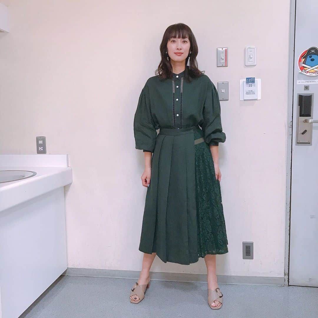 坂下千里子　スカート 坂下千里子さんのインスタグラム写真 - (坂下千里子Instagram)「4/6のノンストップ衣装も。 シャツ、スカート  @apupil_official イヤリング @refaire.tokyo シューズ @enchanted.jp」4月28日 13時19分 -  chiriko_sakashita_official