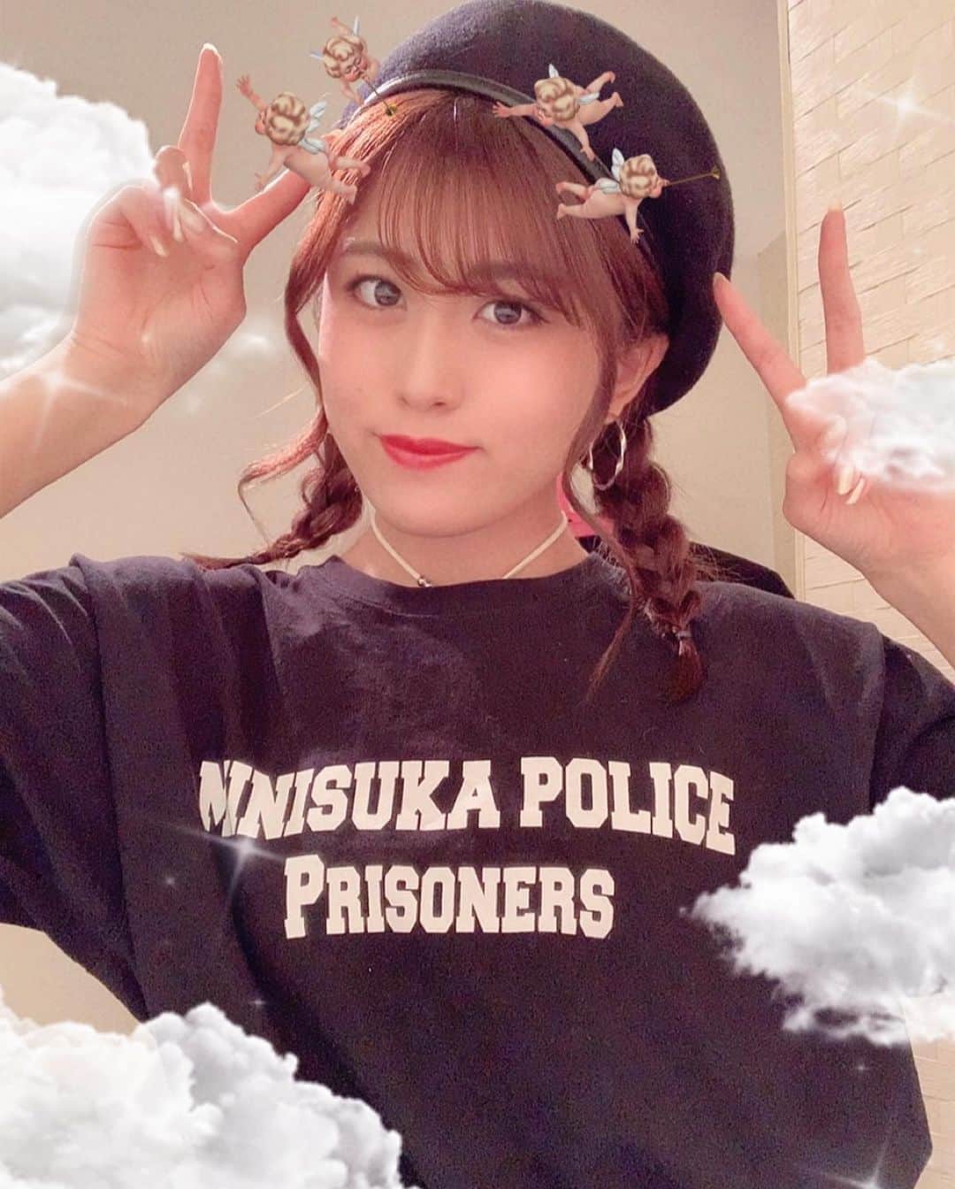 長澤佑香さんのインスタグラム写真 - (長澤佑香Instagram)「﻿ 今日もOnlyFIVE職人になる、、౾✍( ˘ω˘ )﻿ ﻿ おうち時間楽しみましょーう！﻿ ﻿ 配信も待ってるよ🙂﻿ Pocochaにて18:30～と22:00～やります💖﻿ もう今月50時間以上も配信してる、、🤣🤣﻿ こうなったら今月60時間目指すぞ！！！！笑﻿ 配信機材も早くプロ仕様に揃えたいな～～💸﻿ ﻿ そして5月1日17:00～SHOWROOMもお試し﻿ 配信することになりました꙳★*ﾟ﻿ 全然やり方分からないけど🤷🏻‍♀️やってみよ✊🏻﻿ ﻿ #onlyfive #pococha #showroom #liver﻿ #アイドル #ミニスカポリス #ライバー﻿ #自撮り #いいね返し #셀카 #셀피 #selfie」4月28日 14時05分 - ykngsw