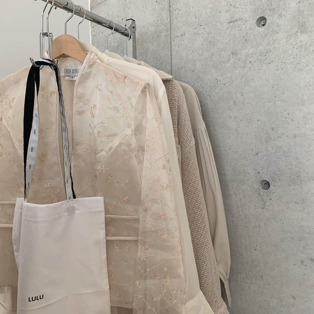 高田茉実さんのインスタグラム写真 - (高田茉実Instagram)「お洋服の収納📦 ラックは　@pacificfurnitureservice ☁️ #インテリア」4月28日 14時11分 - __mamico