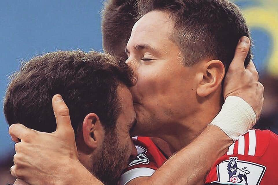 アンデル・エレーラさんのインスタグラム写真 - (アンデル・エレーラInstagram)「Felicidades amigo mío, I know you miss these kisses 😘❤️」4月29日 0時07分 - anderherrera