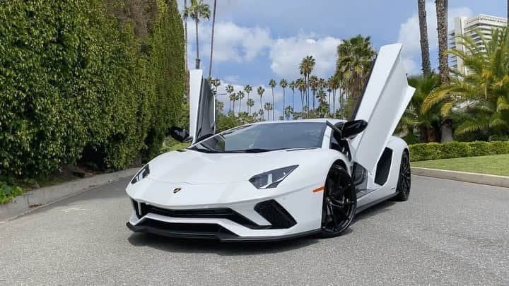 Dirk A. Productionsのインスタグラム：「🔥WHO’S TAKING IT HOME? 2017 Lamborghini Aventador S • 470 miles • One Owner 🚨Want it? TEXT 1 (424) 256-6861」