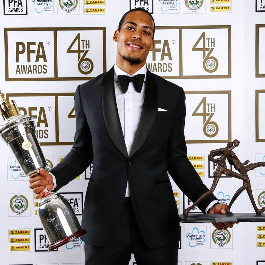 リヴァプールFCさんのインスタグラム写真 - (リヴァプールFCInstagram)「One year ago today 🤩🤩 @virgilvandijk was crowned @the_pfa Players’ Player of the Year 🏆👏 #LFC #LiverpoolFC #LiverpoolFC #PFA #PFAawards」4月29日 0時23分 - liverpoolfc