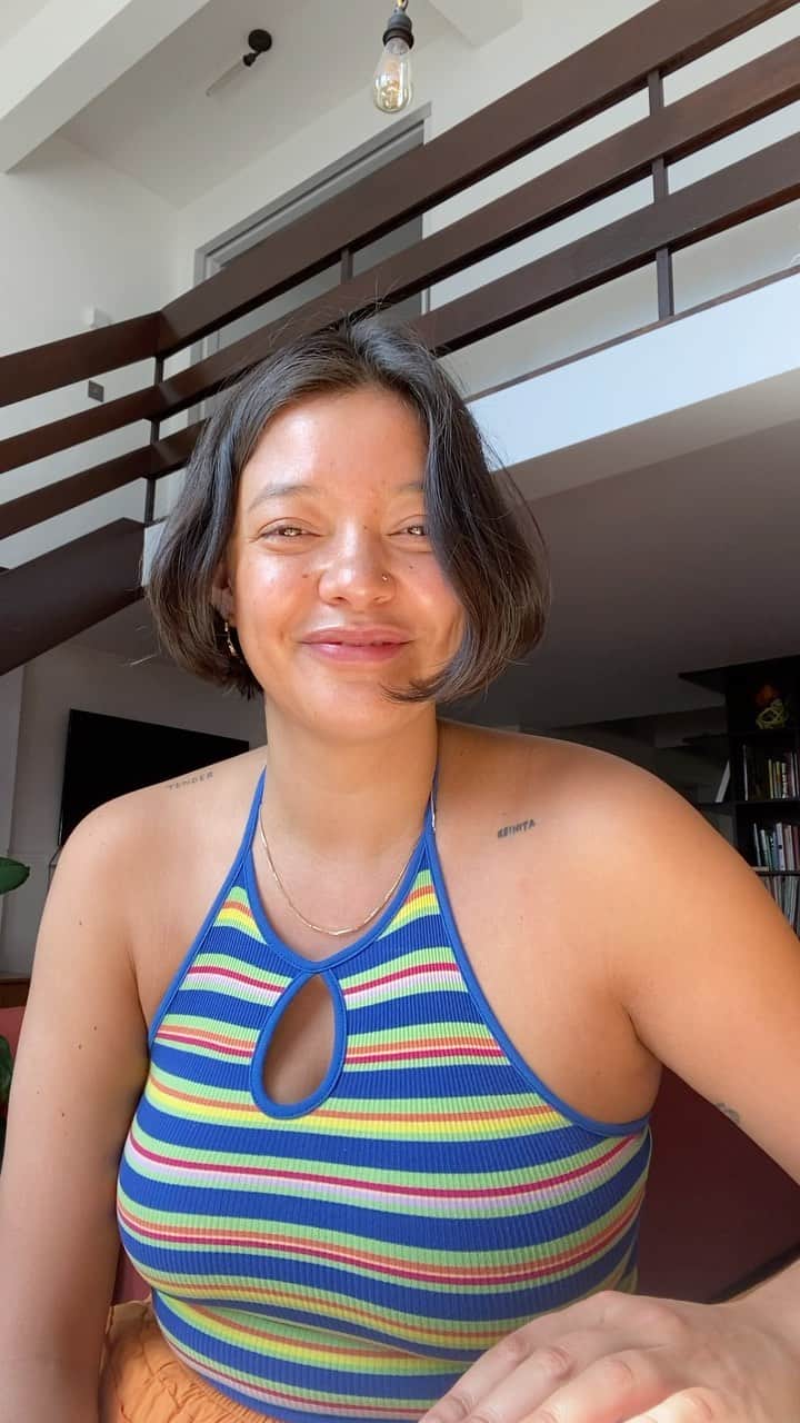 ボニー・ライトのインスタグラム：「Today model and writer @naomishimada reads ‘Alone’ by David Whyte for my poetry morning series. I highly recommend the lecture/courses @davidjwhyte has been running on zoom, the next one starts May 17th 🕊#stayhome」