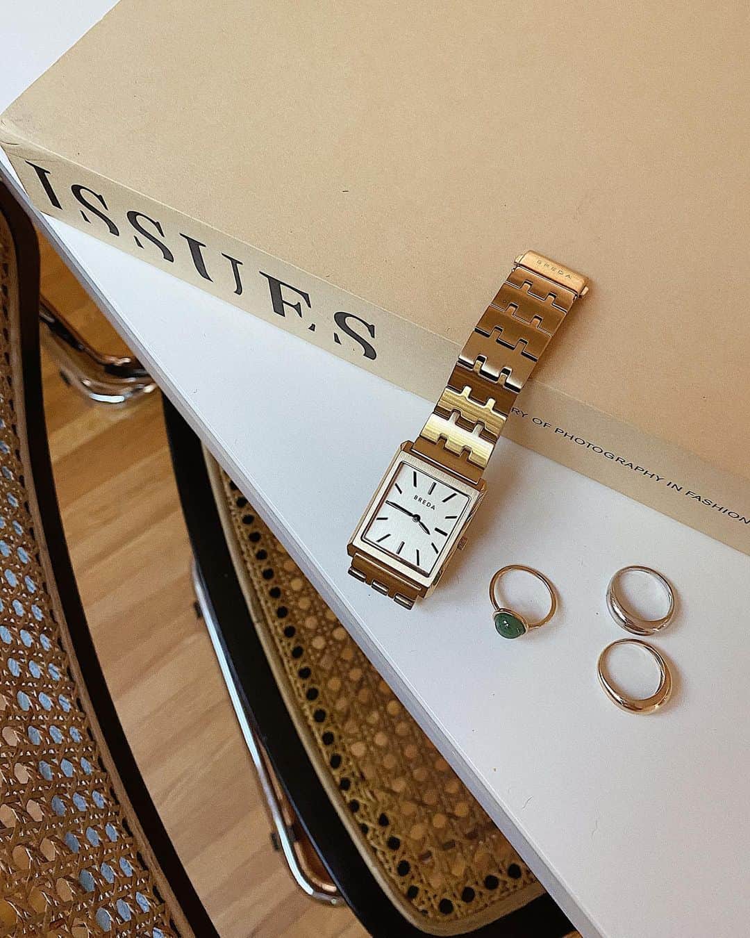 のインスタグラム：「Haven’t even bothered setting my new watch bc what is time anymore, ya know?」