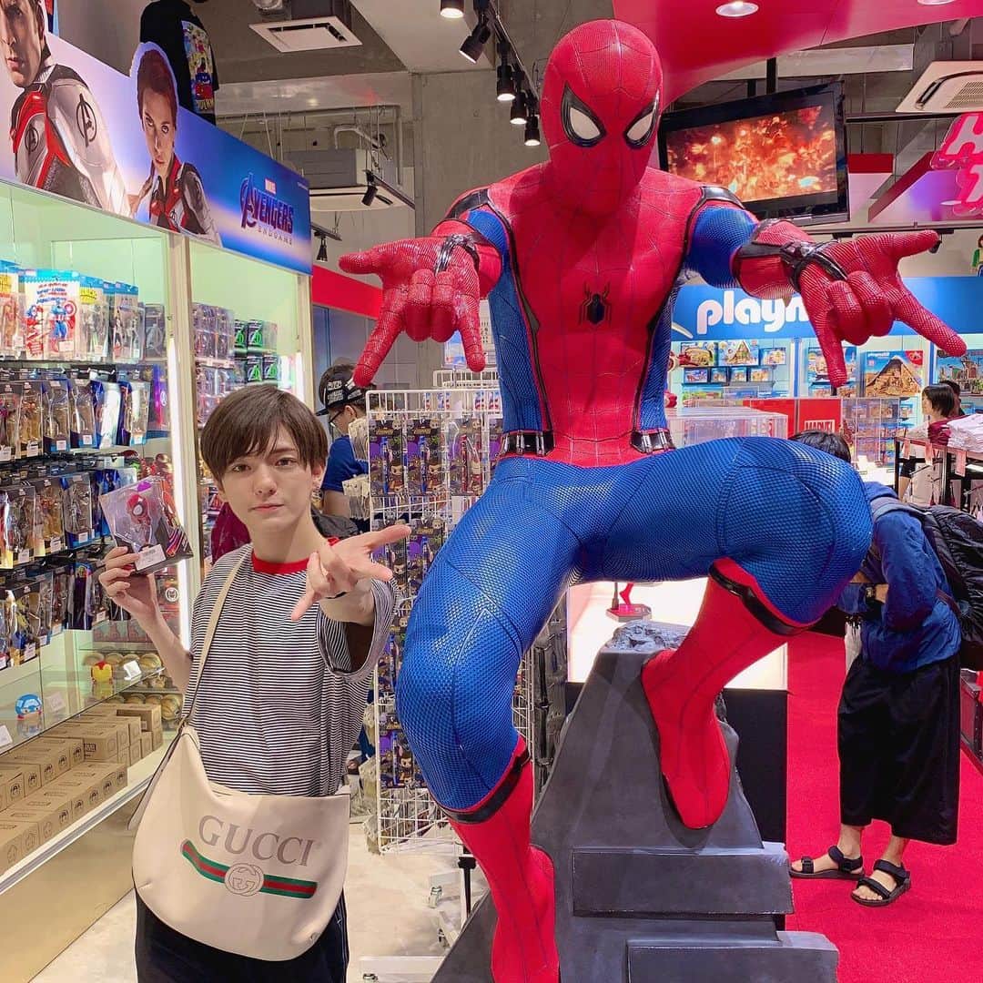 こんどうようぢのインスタグラム：「俺の大好きな映画はスパイダーマンです。 皆は何が好きかな？  #昔の載せたか載せてないか覚えてない写真を載せる」
