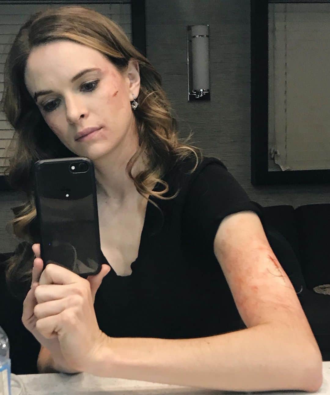 ダニエル・パナベイカーのインスタグラム：「All new @cwtheflash tonight! This photo is a throwback from an old episode... So much respect for the make up and hair departments- they often transform actors in just a few days! 💪🏻 Missing our whole crew today! #TheFlash」