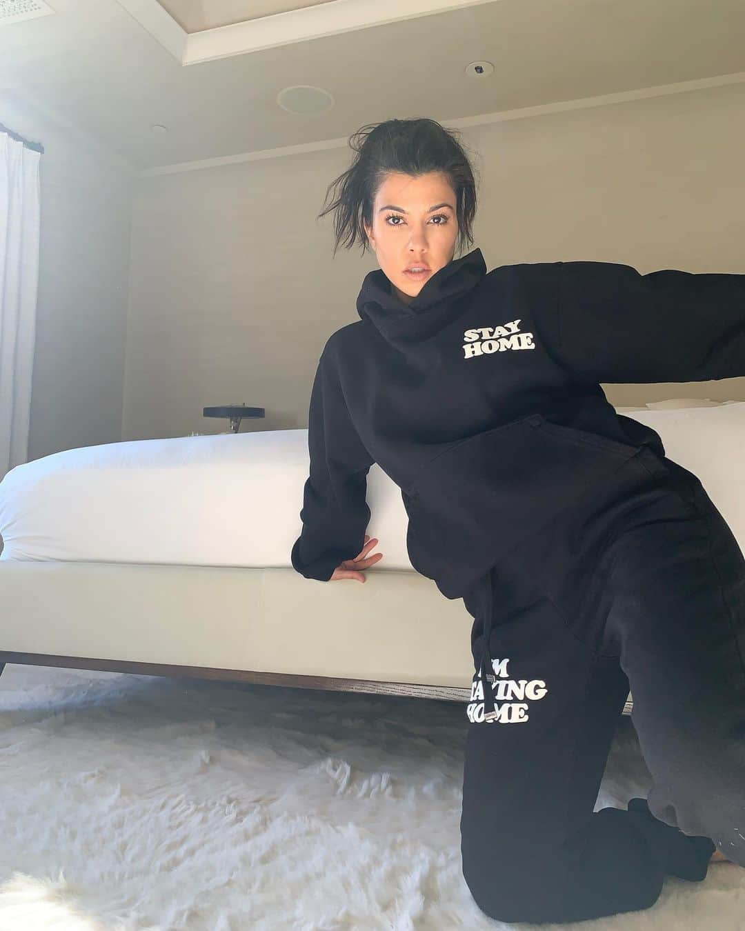 コートニー・カーダシアンさんのインスタグラム写真 - (コートニー・カーダシアンInstagram)「Stay home.」4月29日 1時09分 - kourtneykardash