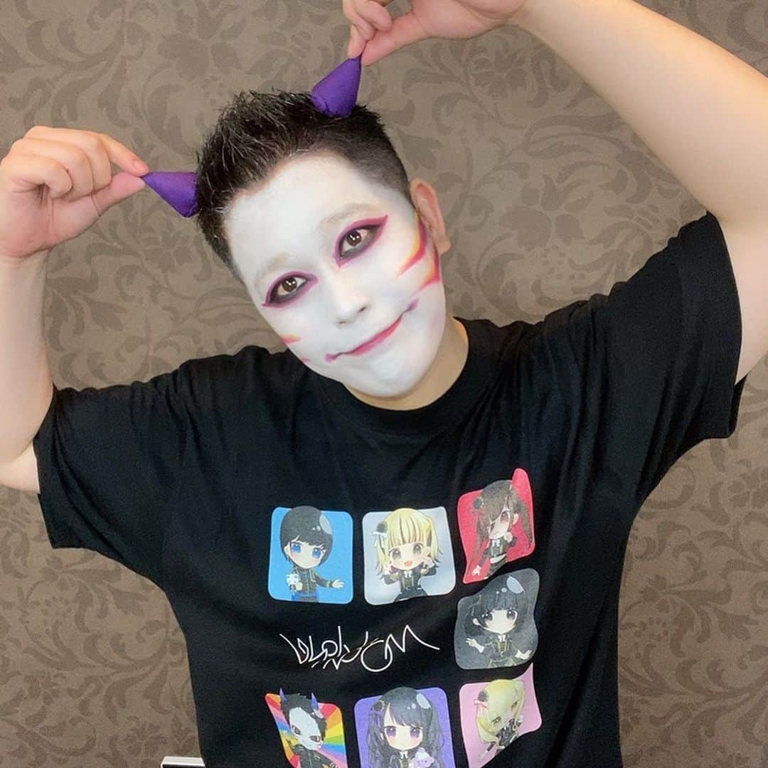 たっしーのインスタグラム：「たっしーの触角😈 ＊ #モノクローン #虹色担当 #たっしー #アイドル」