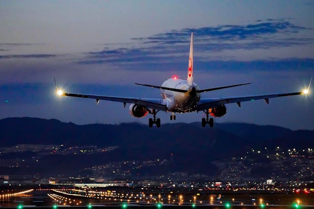 JALさんのインスタグラム写真 - (JALInstagram)「. Make a list of all the places you would like to visit.👀 #MyAprilAdventure  行ってみたいスポットをリストアップしてみよう💫 . . photo by @samfeldtzr Post your memories with #FlyJAL  #JapanAirlines  #旅を夢見て #STAYHOME  いつかまた旅ができるようになることを信じ、これからも旅の情報を発信します。 行きたい旅先や思い出の旅先を、ぜひ「#旅を夢見て」をつけて投稿してください✈︎ 詳細はこちら：https://ontrip.jal.co.jp/stayhome」4月28日 17時30分 - japanairlines_jal