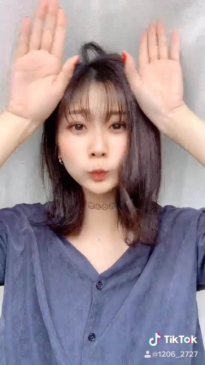 塩野響子のインスタグラム：「最近のtiktok集めた🙆‍♀️！ #tiktok #dance #tiktoker #japaneseidol #japanese girl #アイドル #制服 #ティックトック #ティックトッカー」