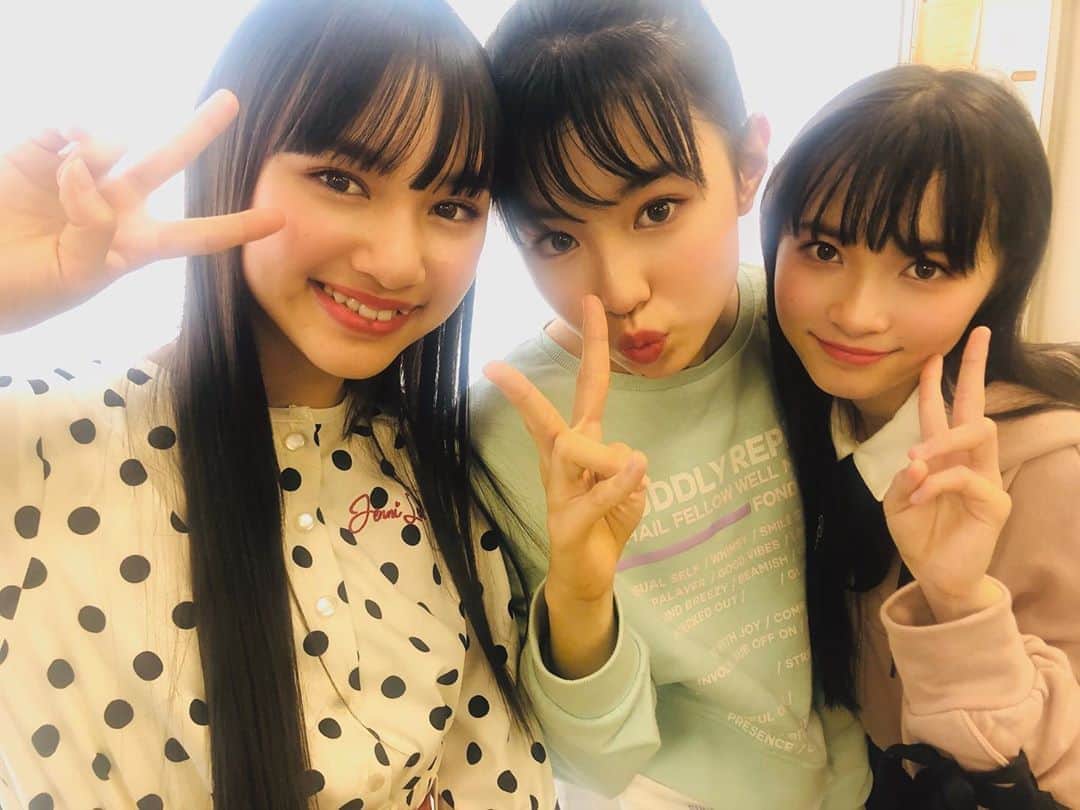 ニコ☆プチのインスタグラム：「💘💘💘 6月号から着まわし新連さいがはじまったよぉぉ‼︎😚✨ その名も…… 『すきぴ💘着まわし恋物語（ラブストーリー）』😘😘 主役はハイパーハッピーな笑顔で周りを巻き込んでくれる、もんちゃん🤩🐶💖 超絶美少女かつ、実はゆるふわいやし系の レイラ＆アリスがレギュラーで登場するよ👭✨ （役はもっとクセあります🤫ww） もんちゃんは運命の"すきぴ"に出会えるのか⁉︎🤷‍♀️💖 応援よろしくお願いしまーす🧚‍♀️🎶🔥 . . アキぴょんとばとんたっち👽🙌🐶 #すきぴ  #着まわし  #ラブストーリー💘 #森﨑美月 #犬飼恋彩 #桧山ありす  #近藤藍月」