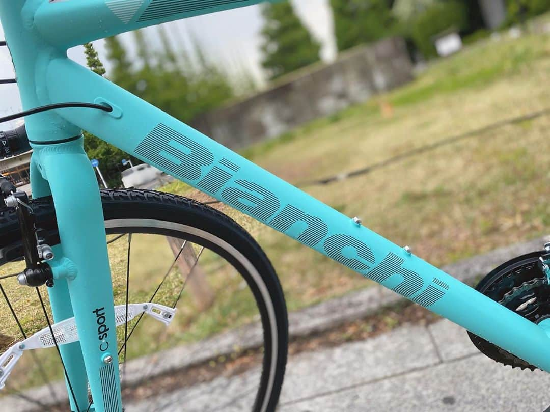 紺野ひかるさんのインスタグラム写真 - (紺野ひかるInstagram)「. Bianchiちゃん🚴🏻‍♂️💙 . Bianchi  C-SPORT1 Full Matt . 乗り心地最高＆フレームかわいい💕 これから沢山この子とお出かけします🥰 . . #紺野ひかる #こんぴか #セクシー女優 #AV女優 #クロスバイク #クロスバイク女子 #bianchi  #bianchibicycles #cスポーツ1 #マットチェレステ」4月28日 17時59分 - konno_hikaru